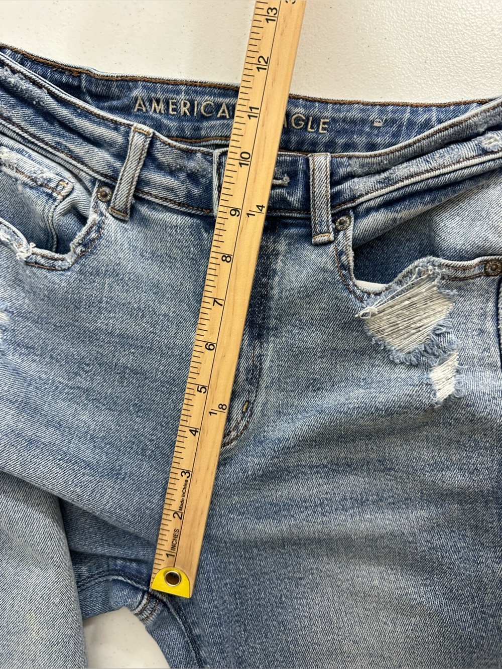 American Eagle Sz 2 Reg Distressed Stretch Mom Jeans Light Blue Denim Stretch - Picture 14 of 16